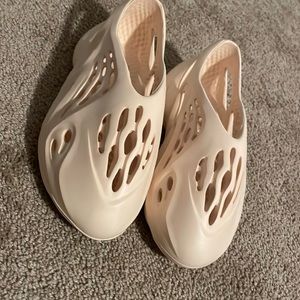 Size 4.5 cream slip on waterproof slides